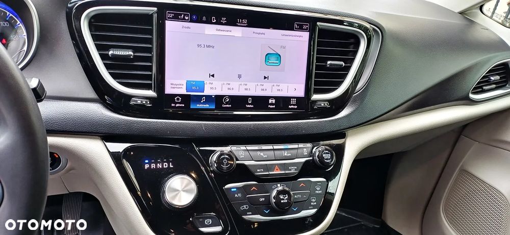 Chrysler Pacifica - 16