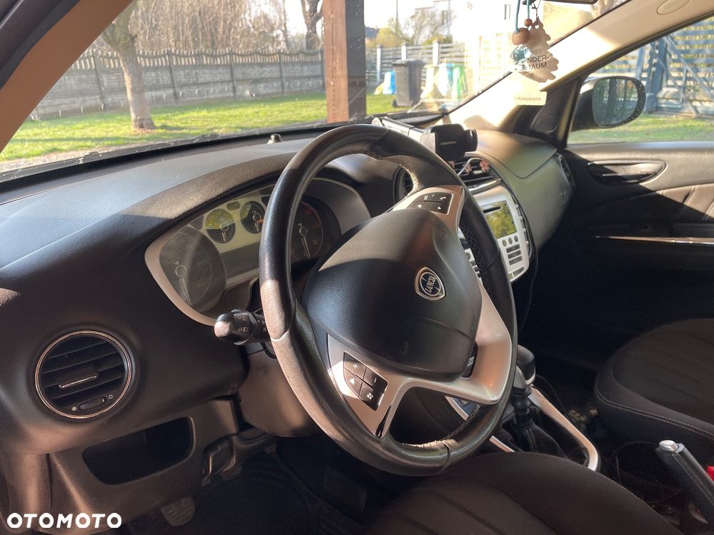 Lancia Delta 1.6 MJ Platino - 8