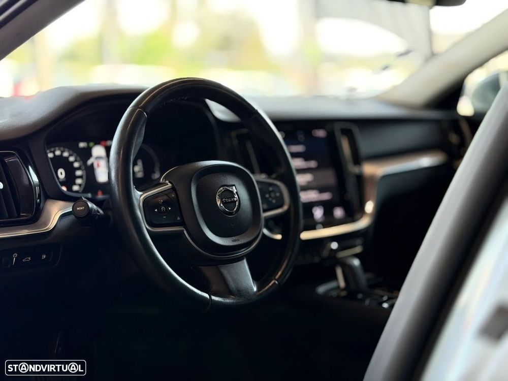 Volvo V60 2.0 T6 AWD TE R-Design - 17