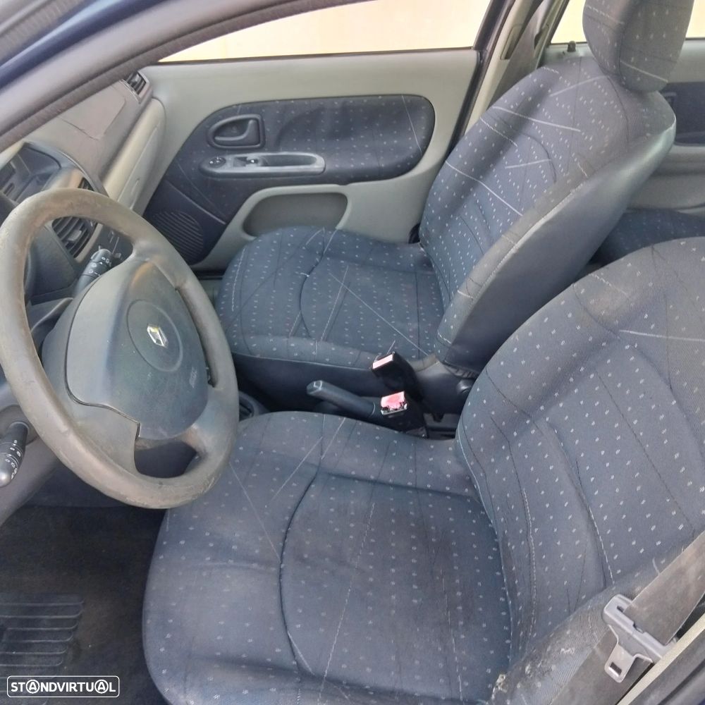 Renault Clio 1.5 dCi Authentique - 9