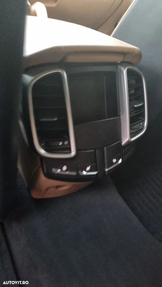 Porsche Cayenne 3.0 L - 29