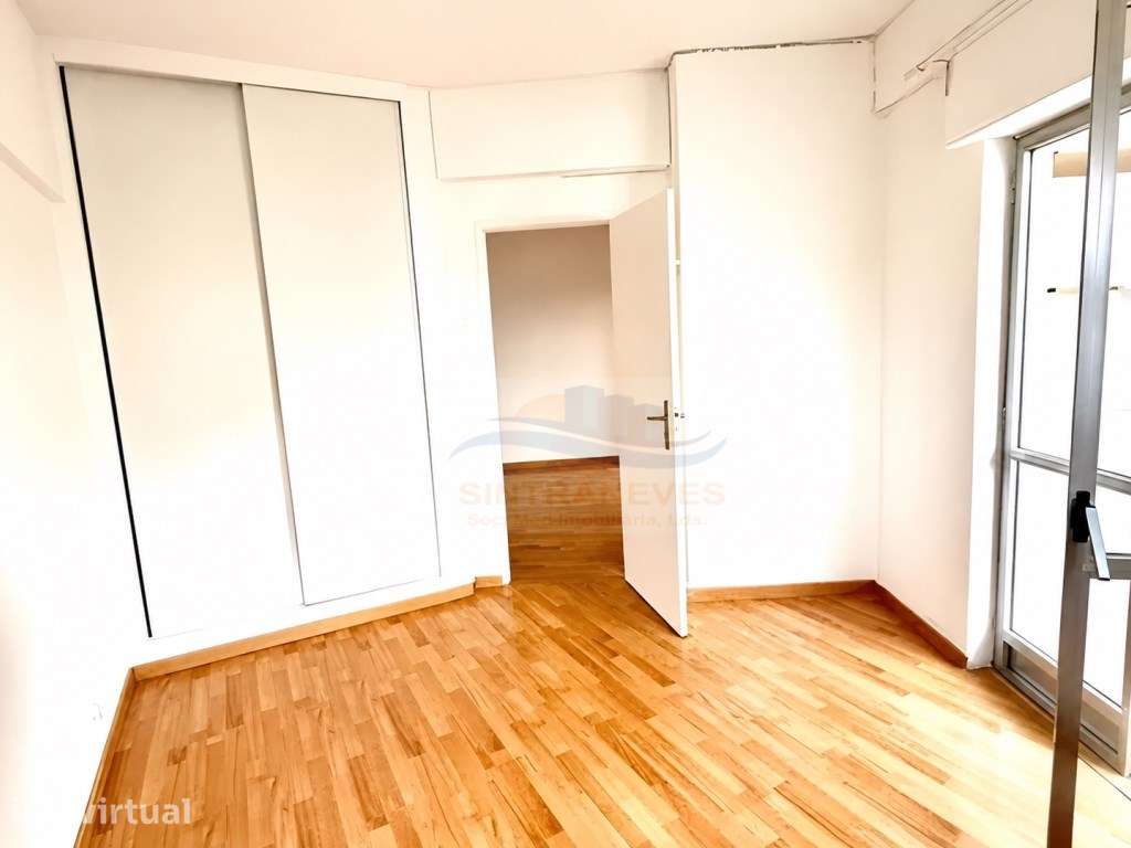 T1 Renovado com Varanda e Elevador | Reboleira - Amadora - Grande imagem: 2/7