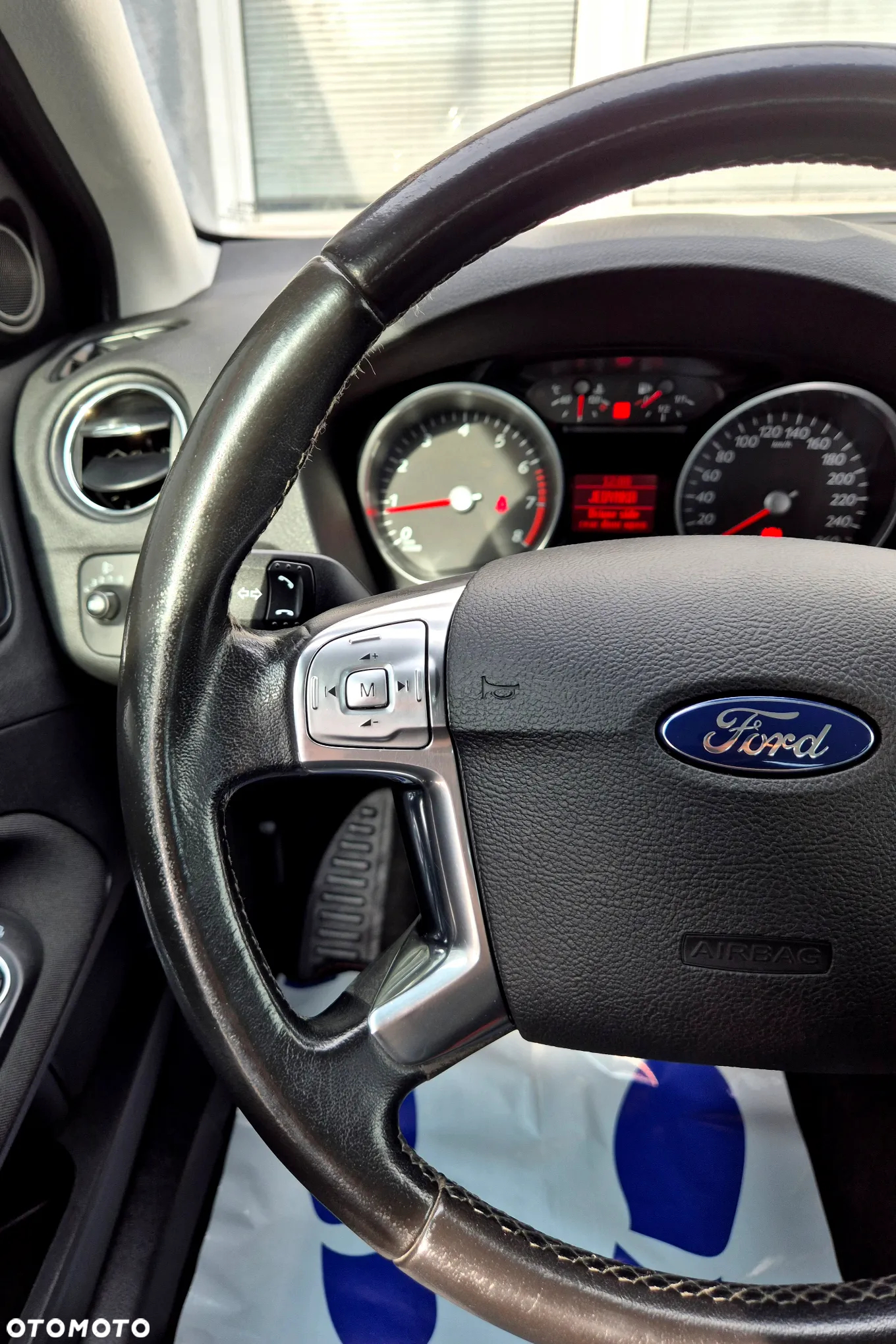 Ford Mondeo 1.6 Ghia - 26