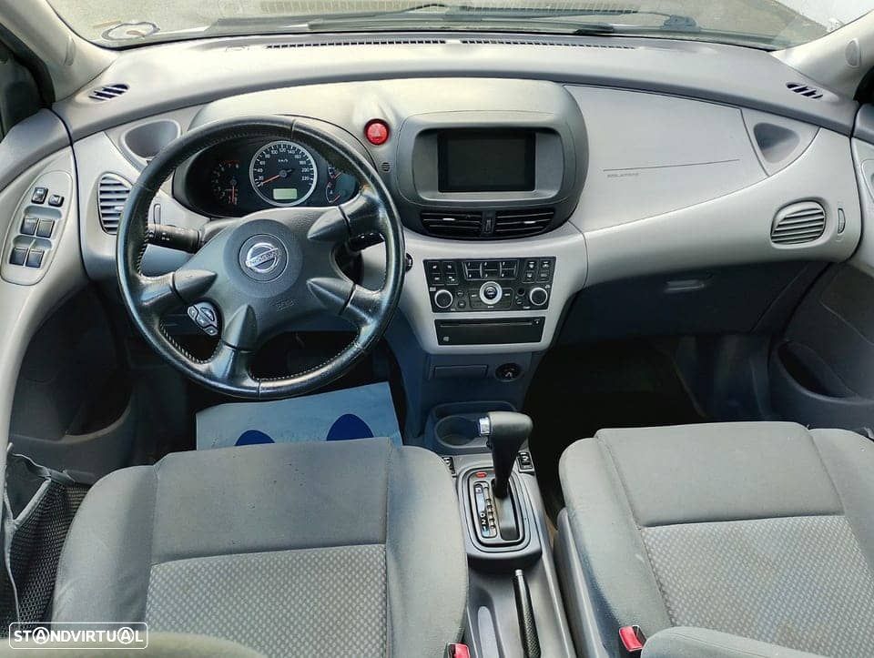 Nissan Almera Tino - 5