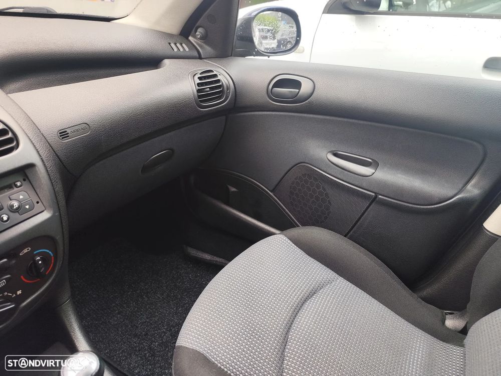 Peugeot 206 1.4 HDi ColorLine - 1