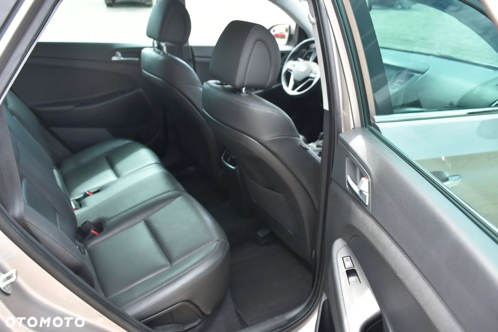 Hyundai Tucson blue 1.7 CRDi 2WD DCT Premium - 18