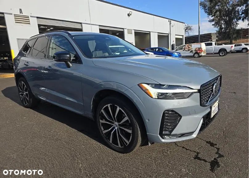Volvo XC 60 B5 B AWD Ultimate Dark - 3