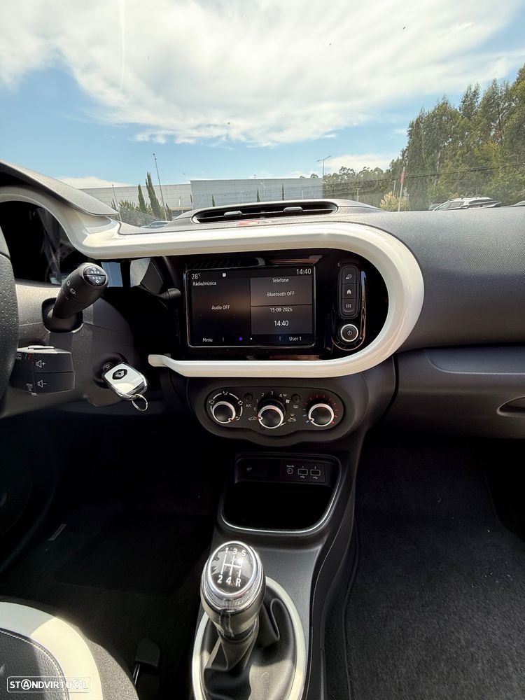 Renault Twingo 1.0 SCe Luxe — fotografia 10