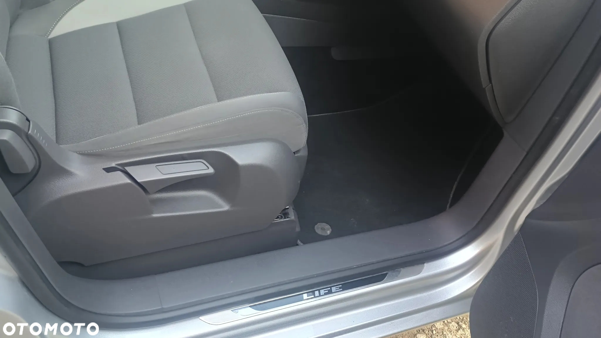 Volkswagen Touran 2.0 TDI DPF BlueMotion Technology Life - 27
