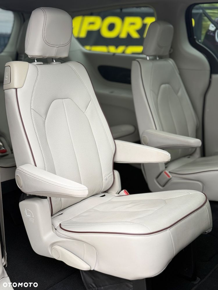 Chrysler Pacifica - 24