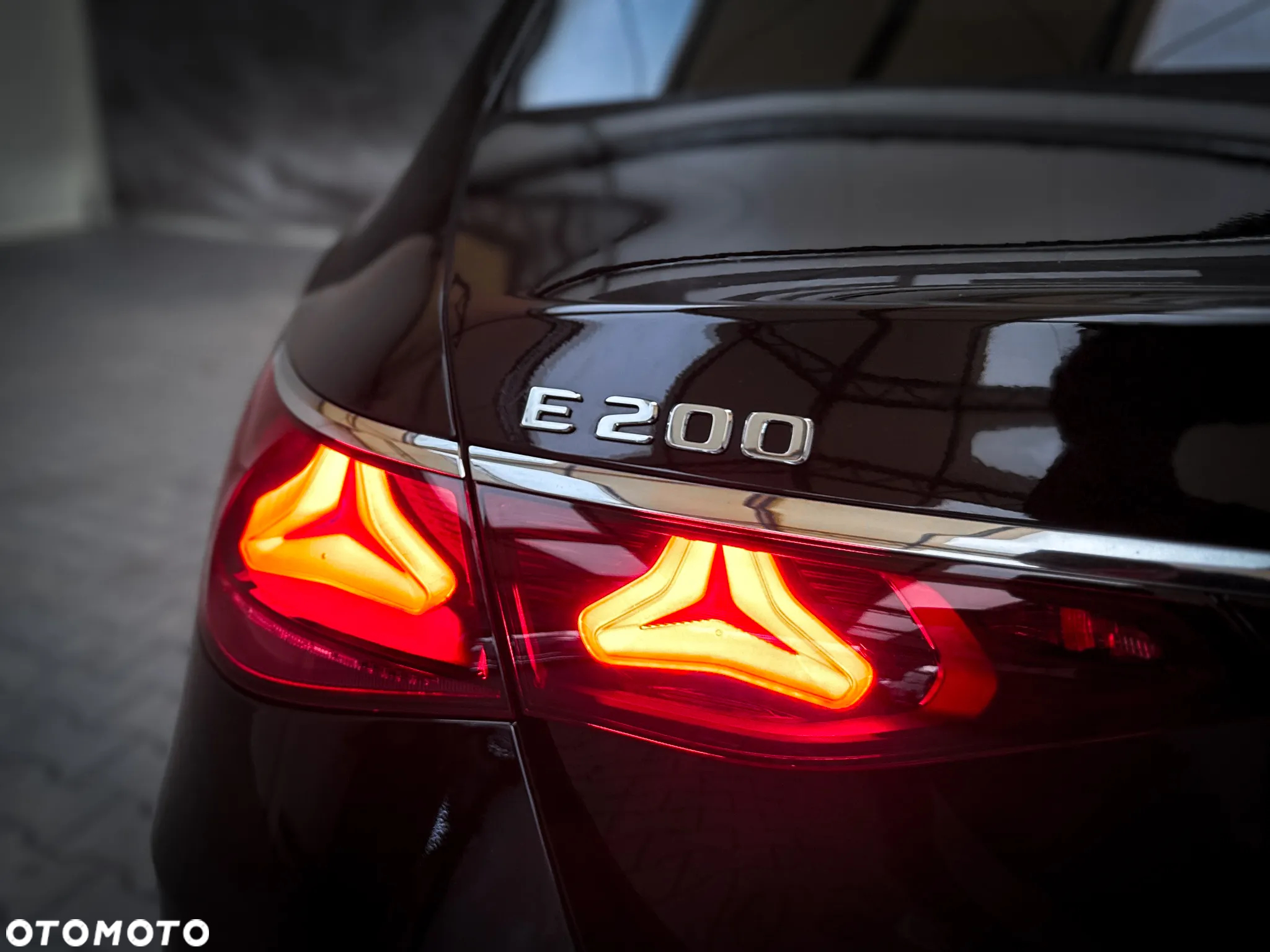 Mercedes-Benz Klasa E 200 T 4Matic 9G-TRONIC Edition AMG Line - 14