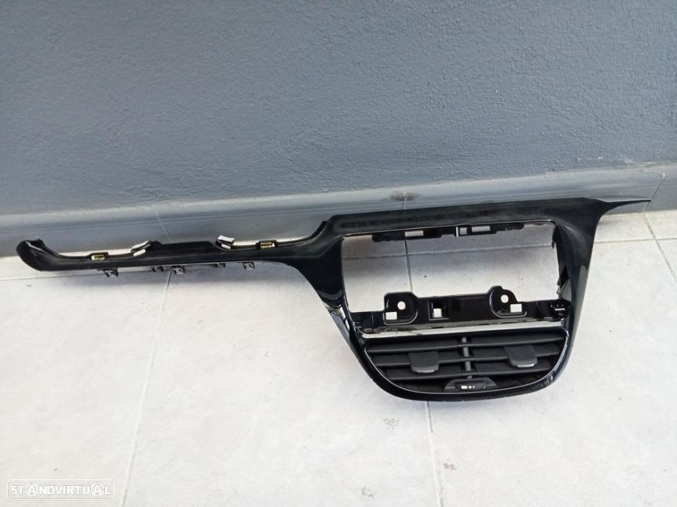 Grelha sofagem central Peugeot 208 I - 1