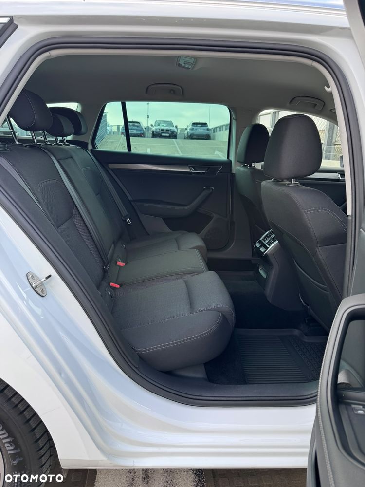 Skoda Superb 2.0 TDI SCR Style DSG - 35