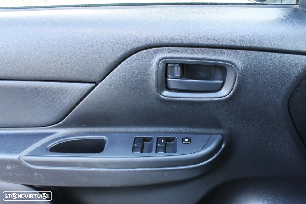 Mitsubishi L200 2.3 DI-D CD Invite 4WD - 27