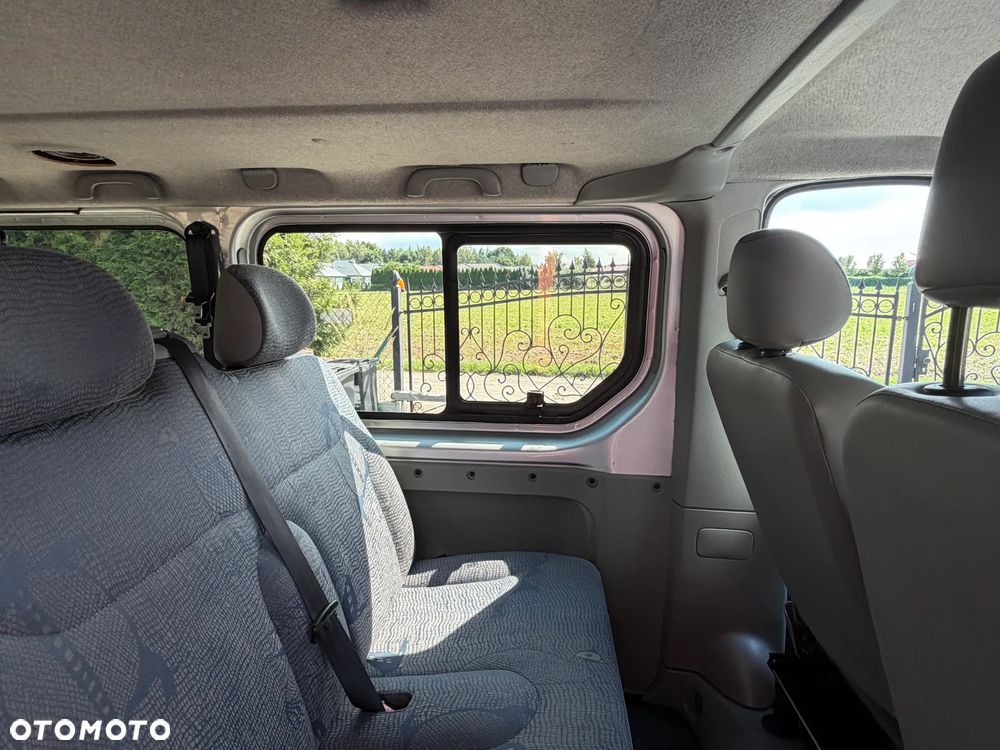 Renault Trafic Passenger - 32