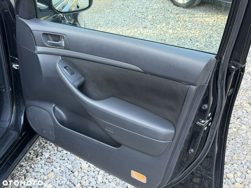 Toyota Avensis - 16