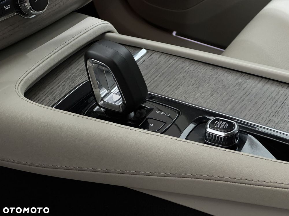 Volvo XC 90 - 9