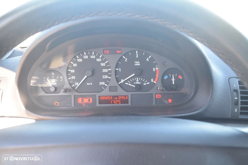 BMW 318 d Touring - 10