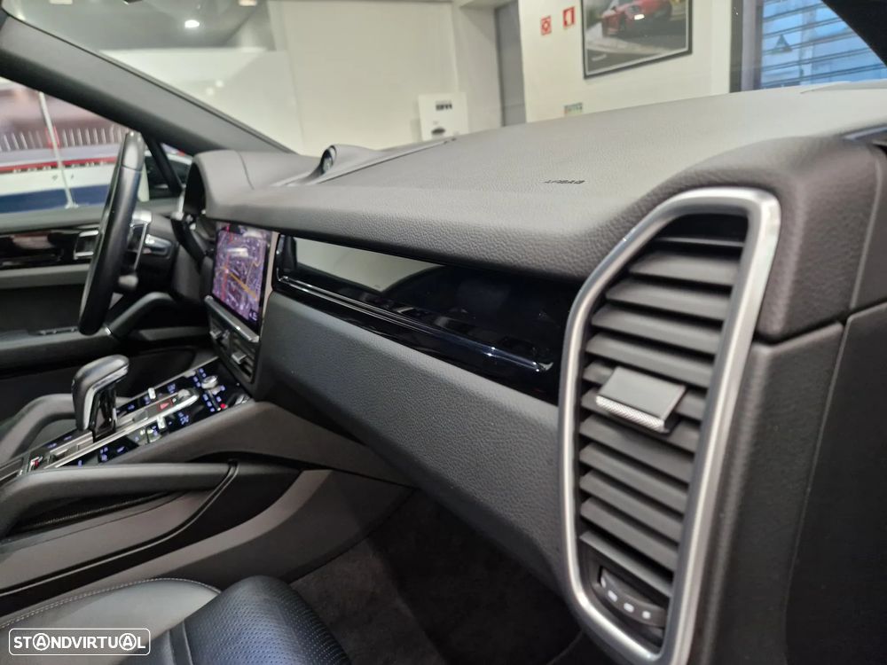 Porsche Cayenne Coupé E-Hybrid - 27