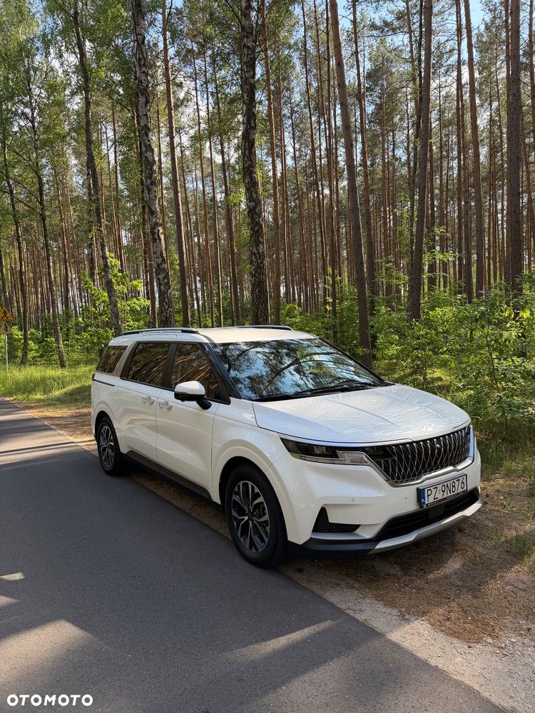 Kia Carnival - 2
