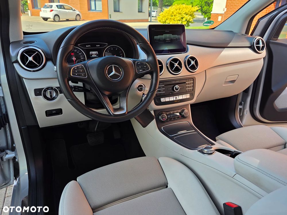 Mercedes-Benz Klasa B 180 7G-DCT Edition - 27