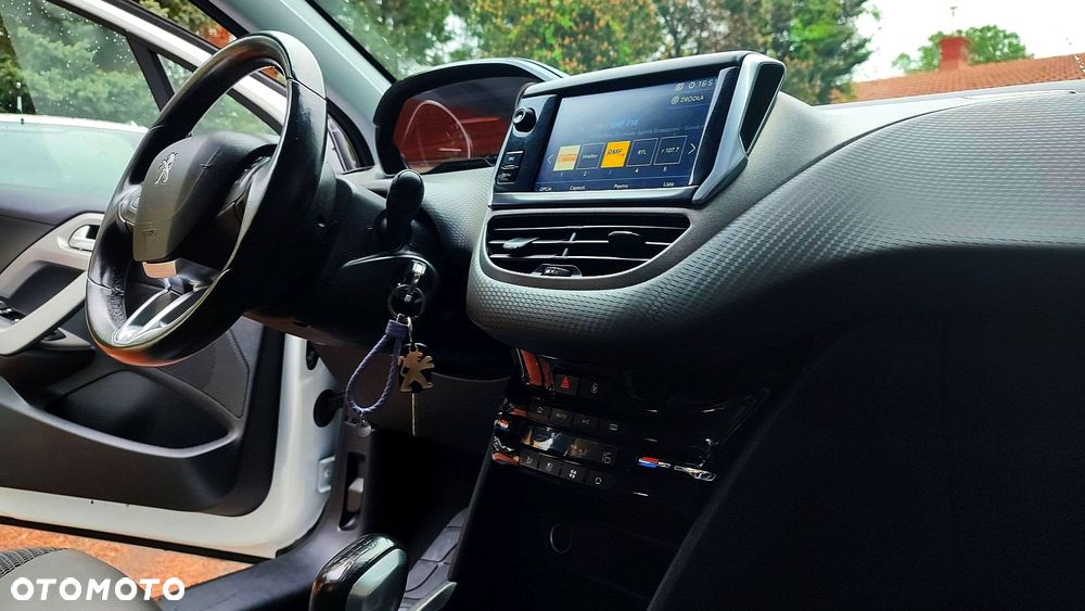Peugeot 2008 1.2 Pure Tech Style S&S - 30