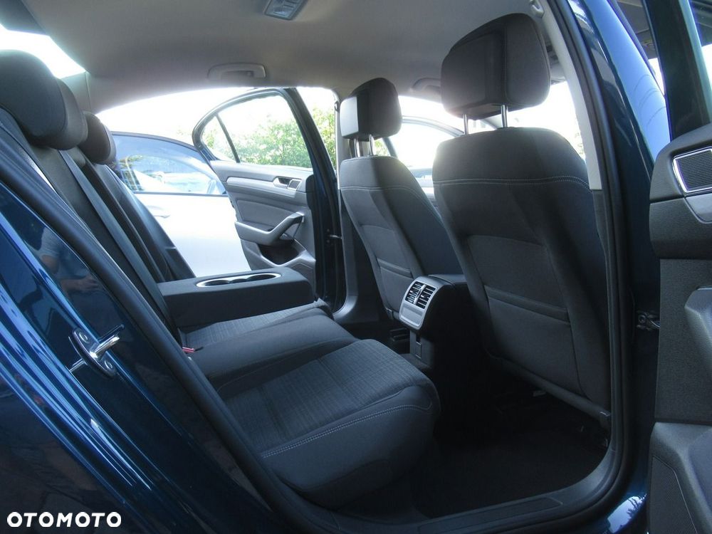 Volkswagen Passat - 9