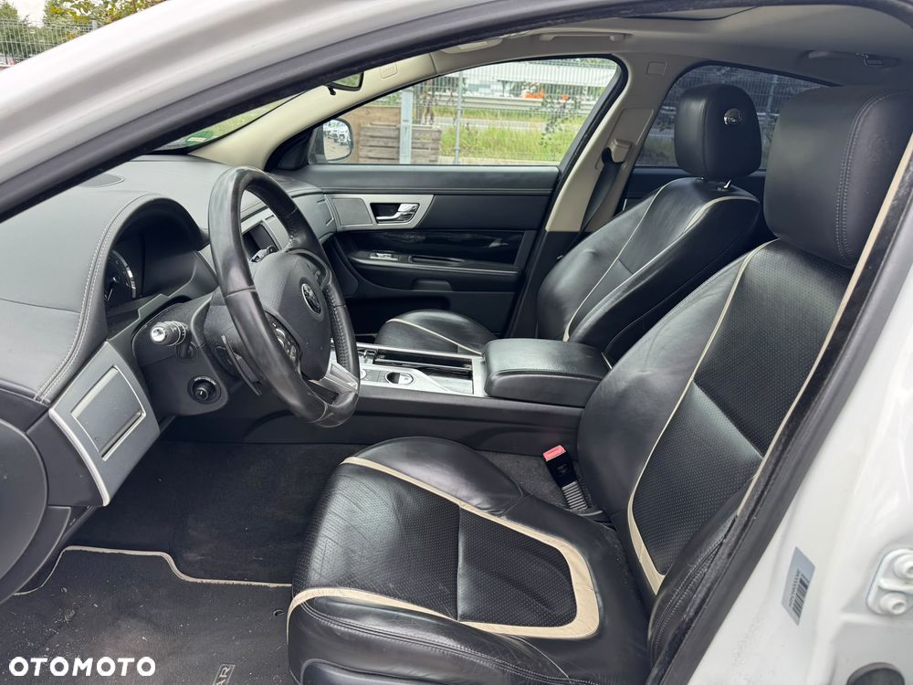 Jaguar XF 35t AWD R-Sport - 9