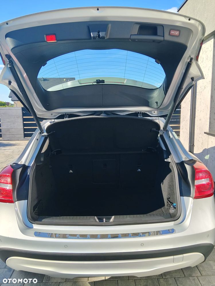 Mercedes-Benz GLA 200 7G-DCT - 8