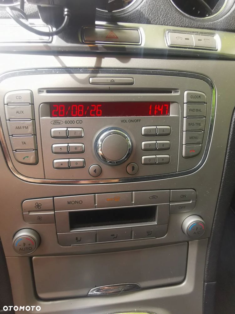 Ford Galaxy 2.0 TDCi Ghia - 9