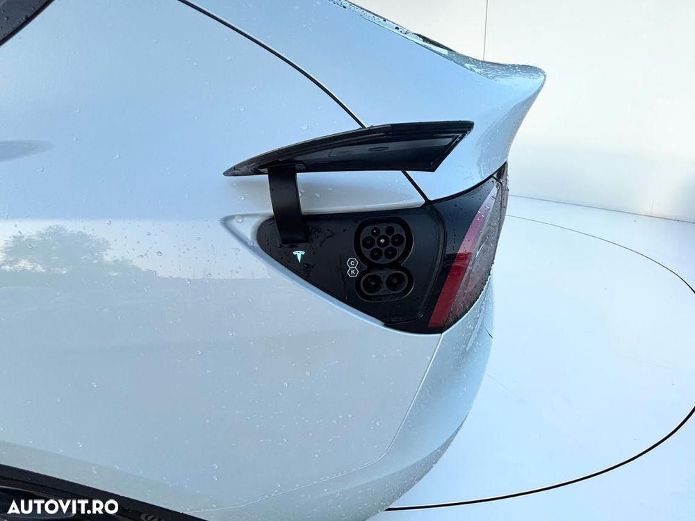 Tesla Model Y - 21