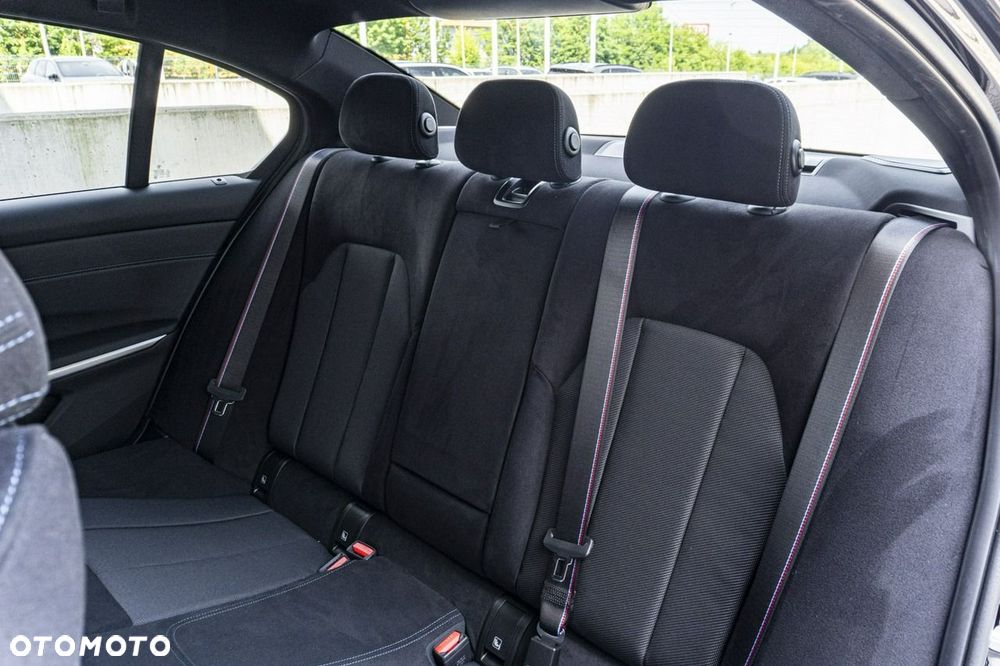 BMW Seria 3 M340i xDrive - 29