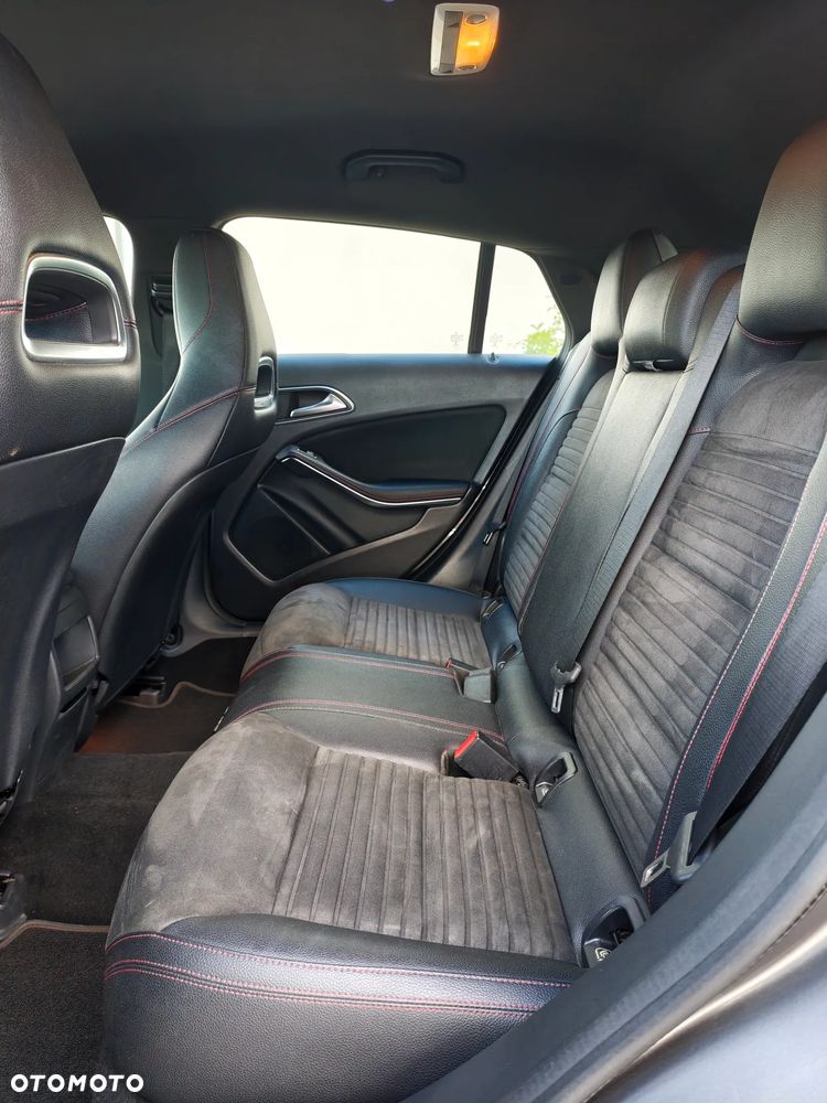 Mercedes-Benz CLA 180 7G-DCT AMG Line - 30