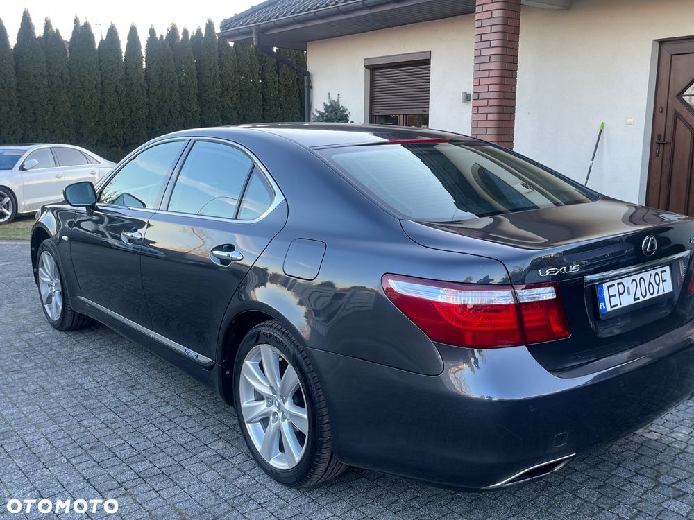Lexus LS 600h - 27