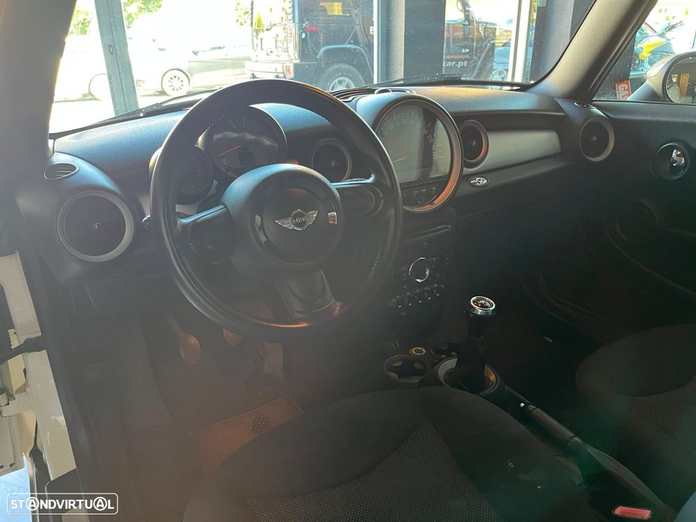 MINI 3 Portas Cooper D - 19