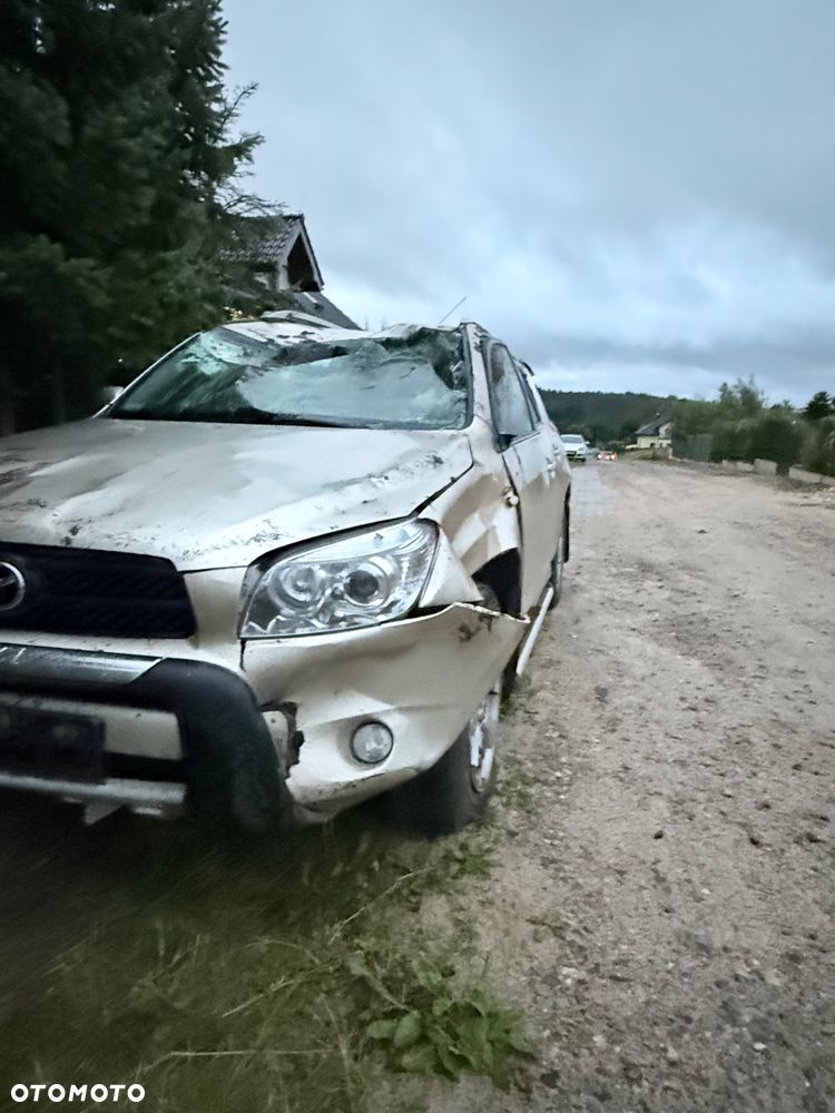 Toyota RAV4 2.2 D-4D Sol - 2