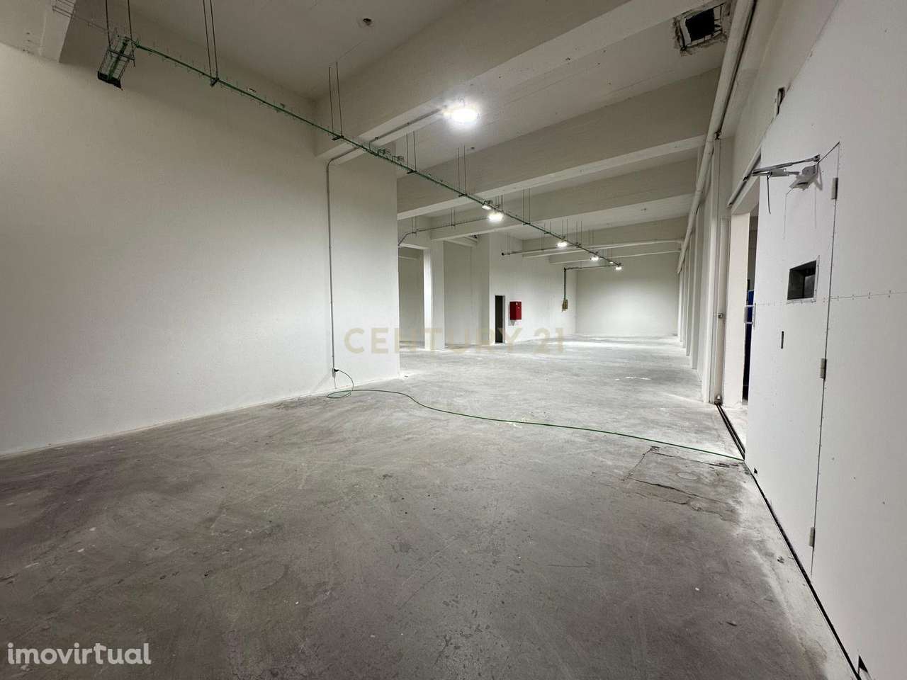 Escritório e Armazém com pé direito Alto e acesso para veículos no Pri - Grande imagem: 3/14