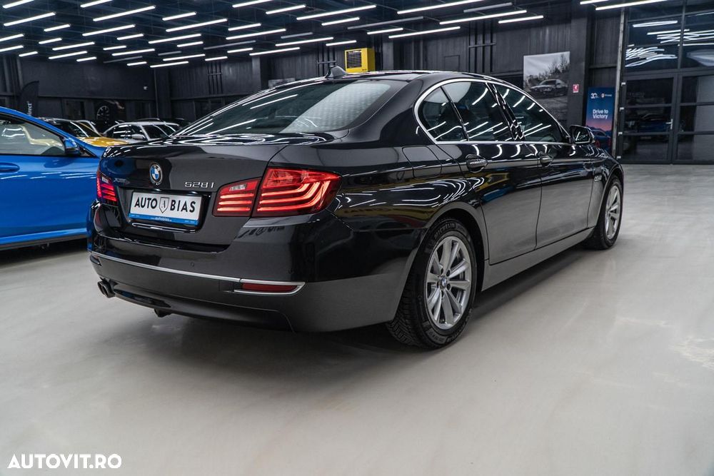 BMW Seria 5 528i xDrive Sport-Aut. Luxury Line - 7