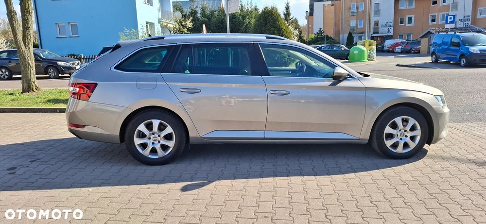Skoda Superb 2.0 TDI Premium Edition - 15