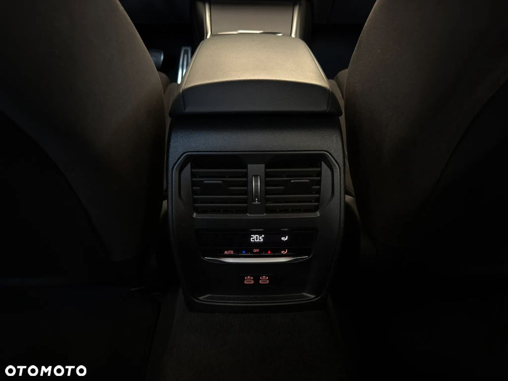 BMW Seria 3 330i xDrive M Sport - 15