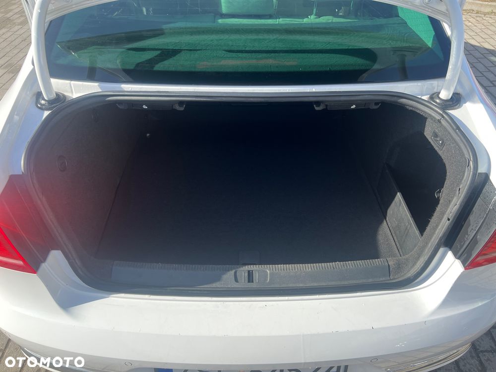 Volkswagen Passat 2.0 TDI BlueMotion Technology Highline - 35