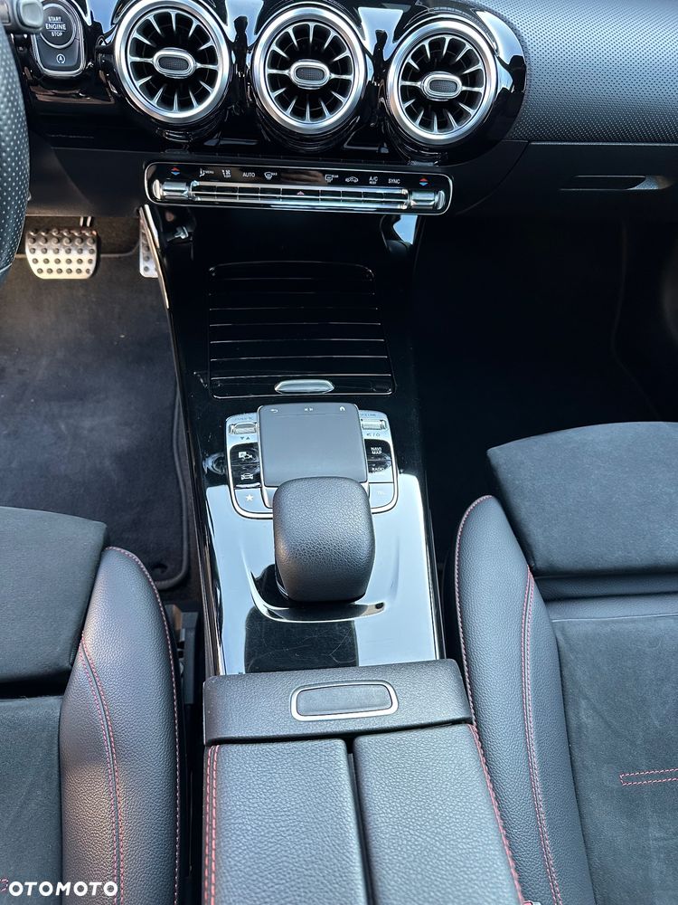Mercedes-Benz Klasa A 180 7G-DCT Lim AMG Line Advanced Plus - 30