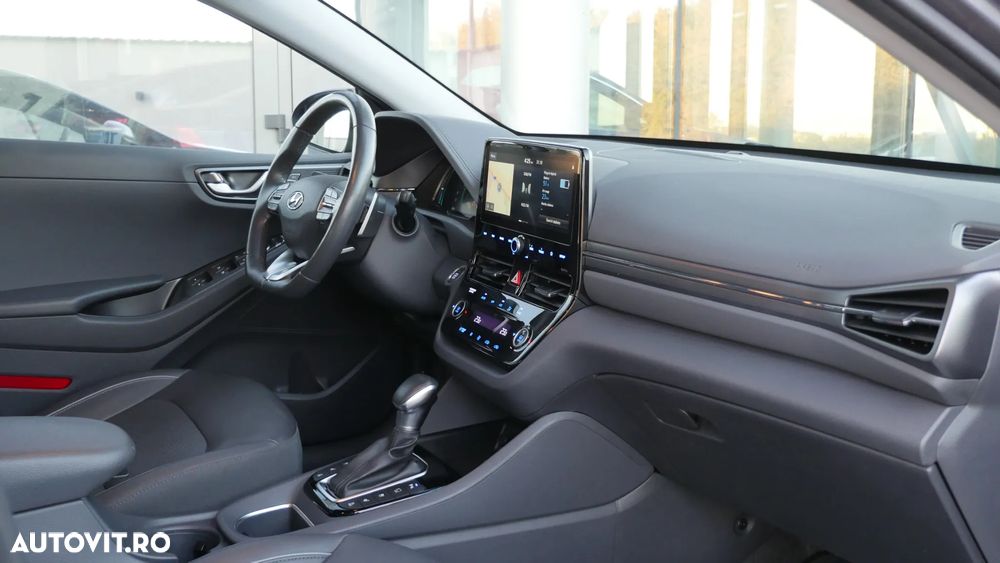 Hyundai IONIQ - 12