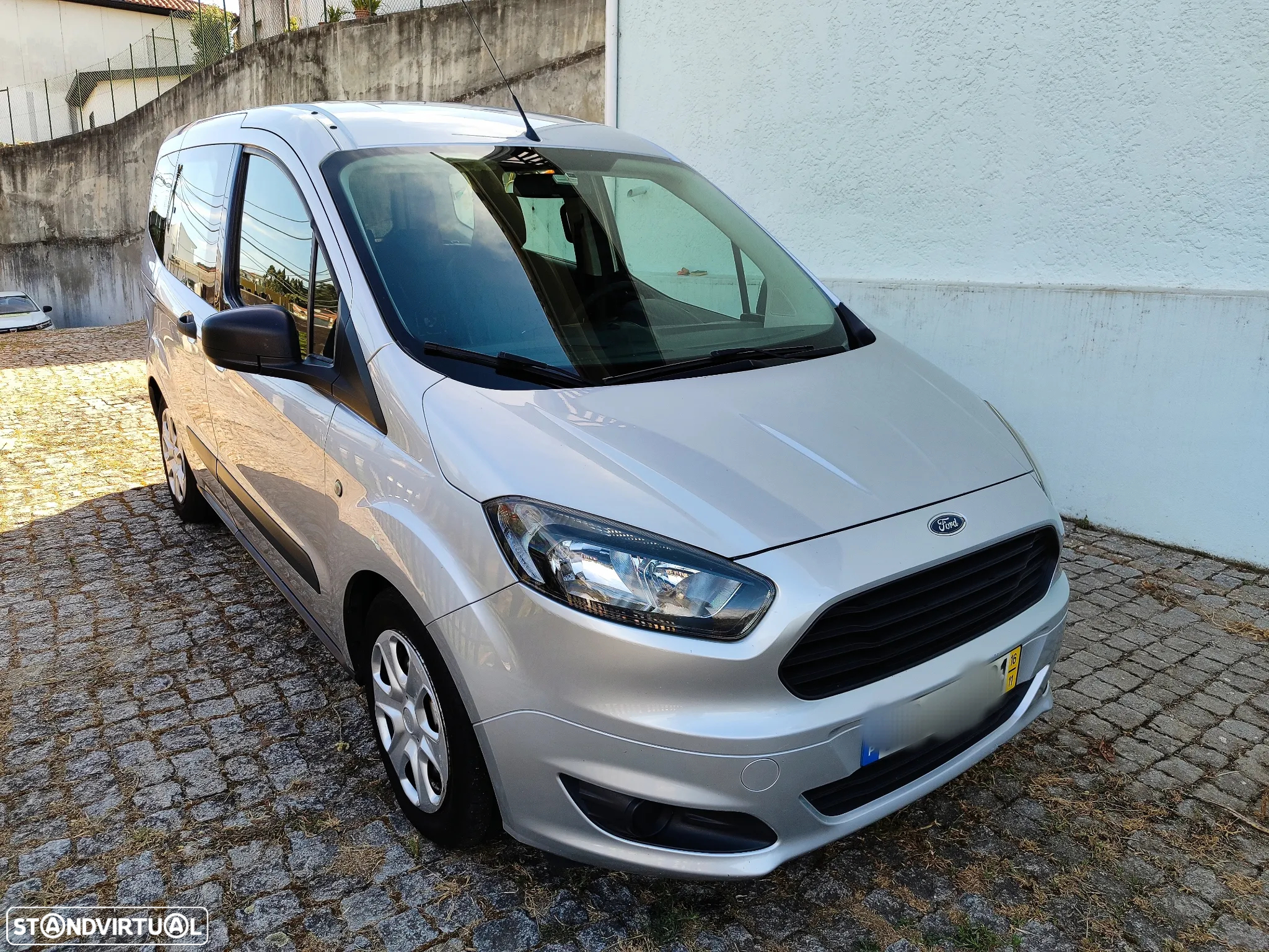 Ford Tourneo Courier 1.0 EcoBoost Ambiente - 2