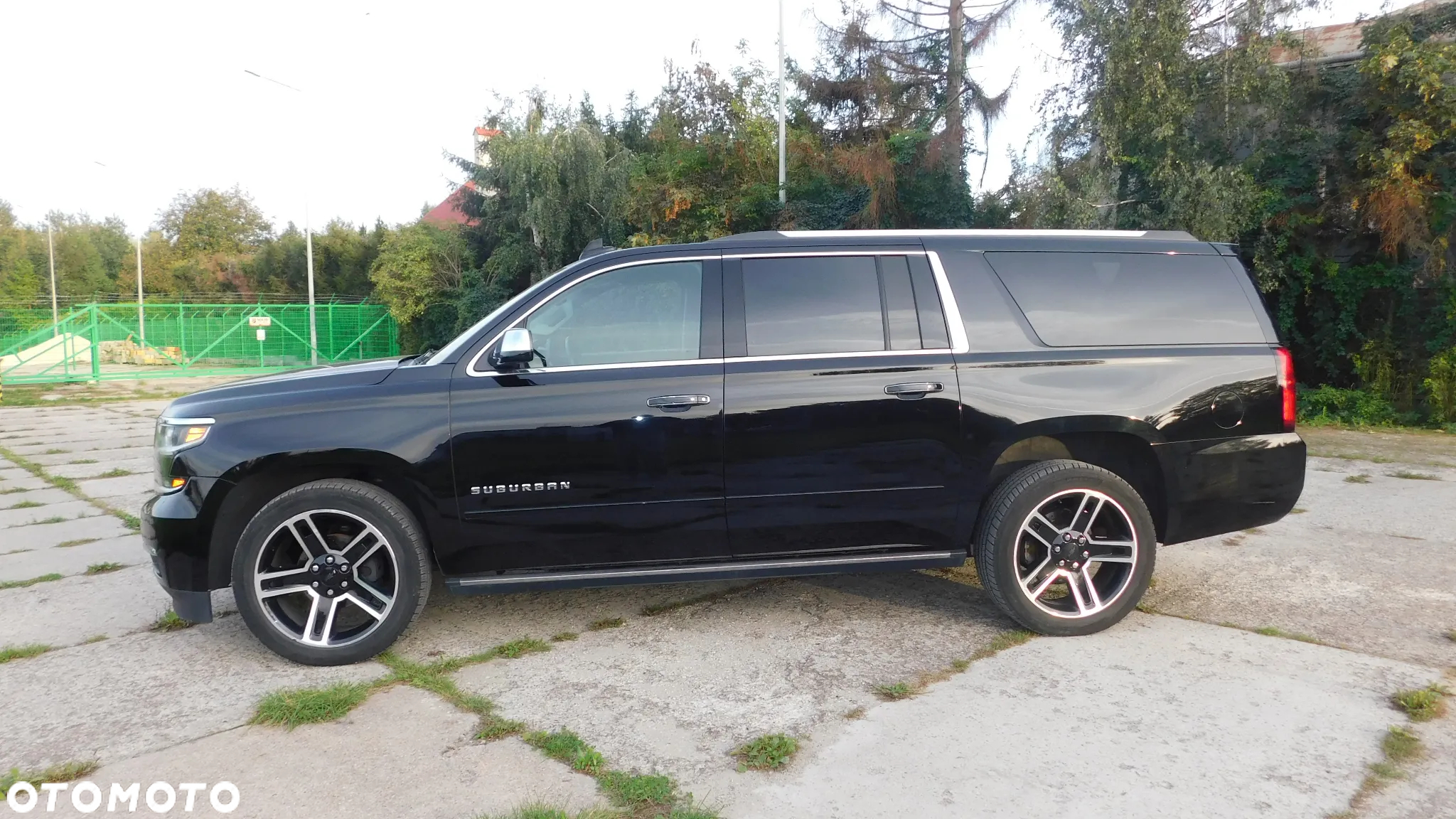 Chevrolet Suburban - 32