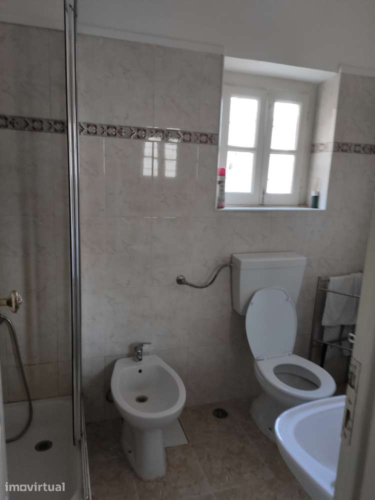 Apartamento T2 com cozinha separada no centro da Amadora - Grande imagem: 3/13