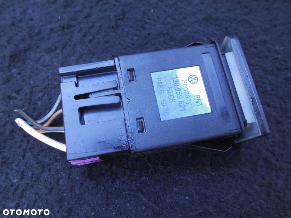 VW GOLF IV PRZEŁĄCZNIK GRZANIA TYLNEJ SZYBY 1J0959621 ORYGINAŁ VOLKSWAGEN WTYCZKA INSTALACJA - 2