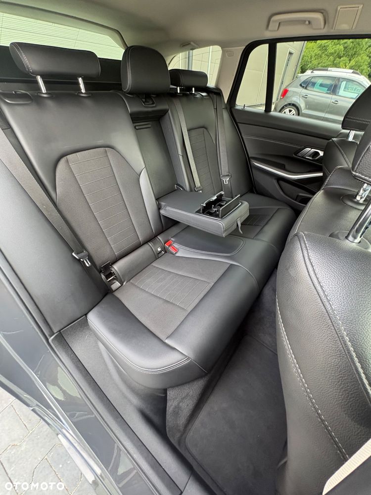 BMW Seria 3 320d Sport Line - 25