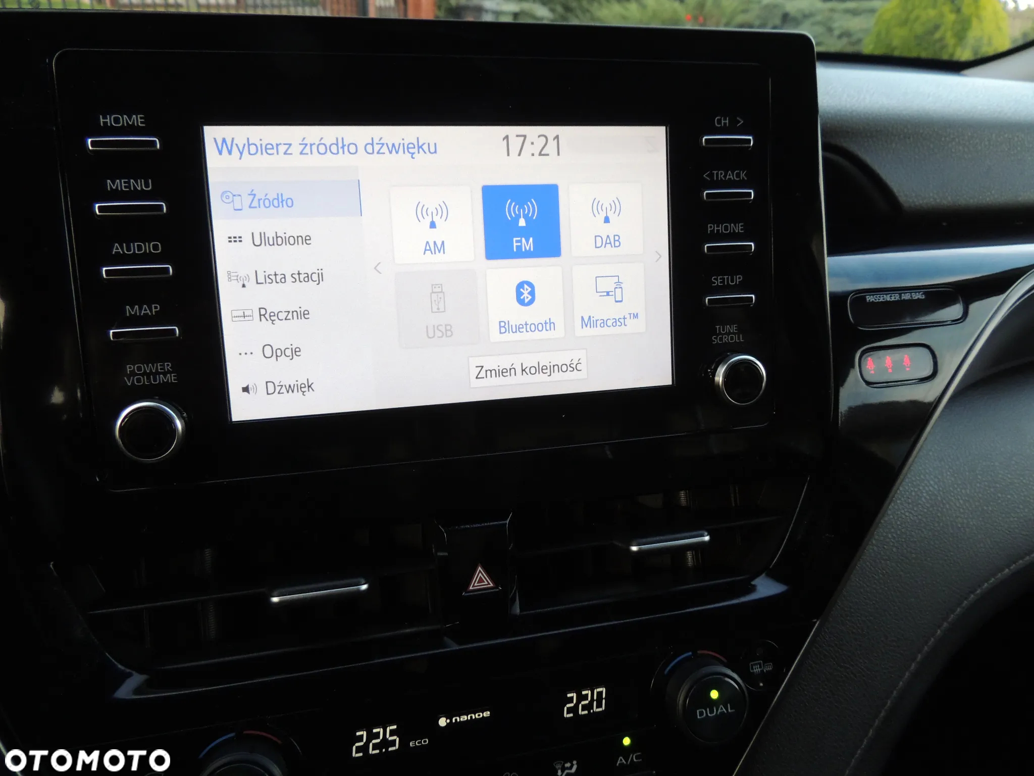 Toyota Camry 2.5 Hybrid Comfort CVT - 21