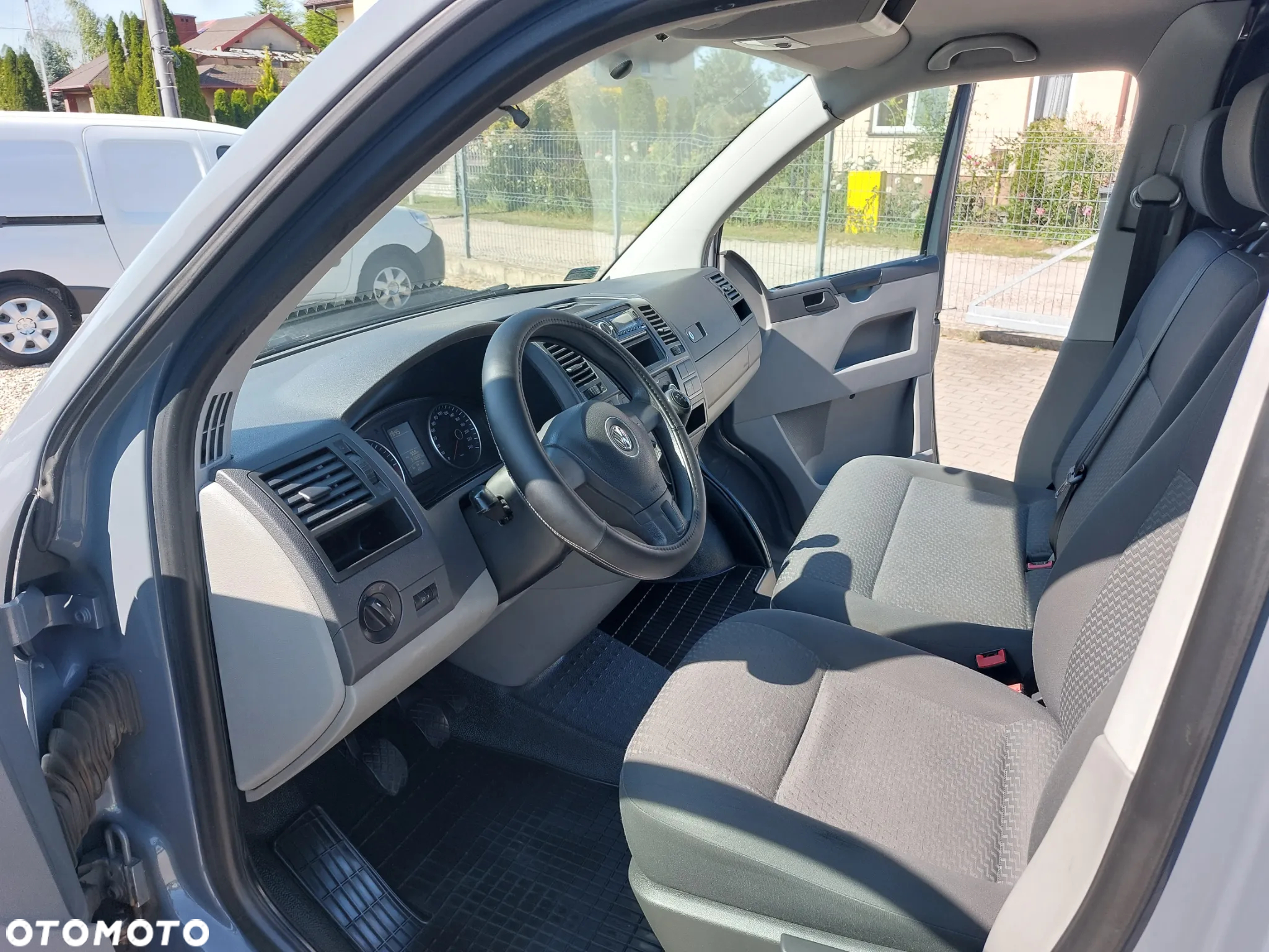 Volkswagen Transporter T5 TDI L2H1 - 12